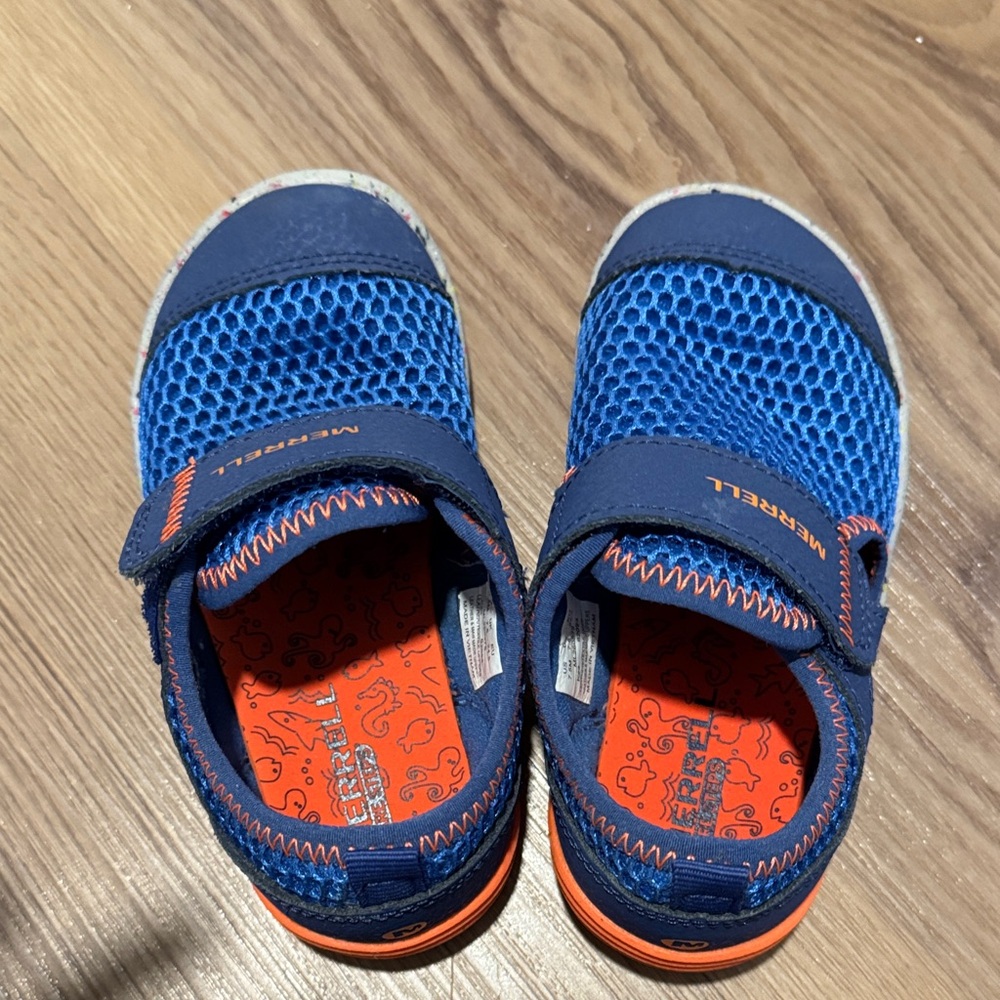 NWOT Merrell Kids Bare foot Blue and Orange Water Shoes
